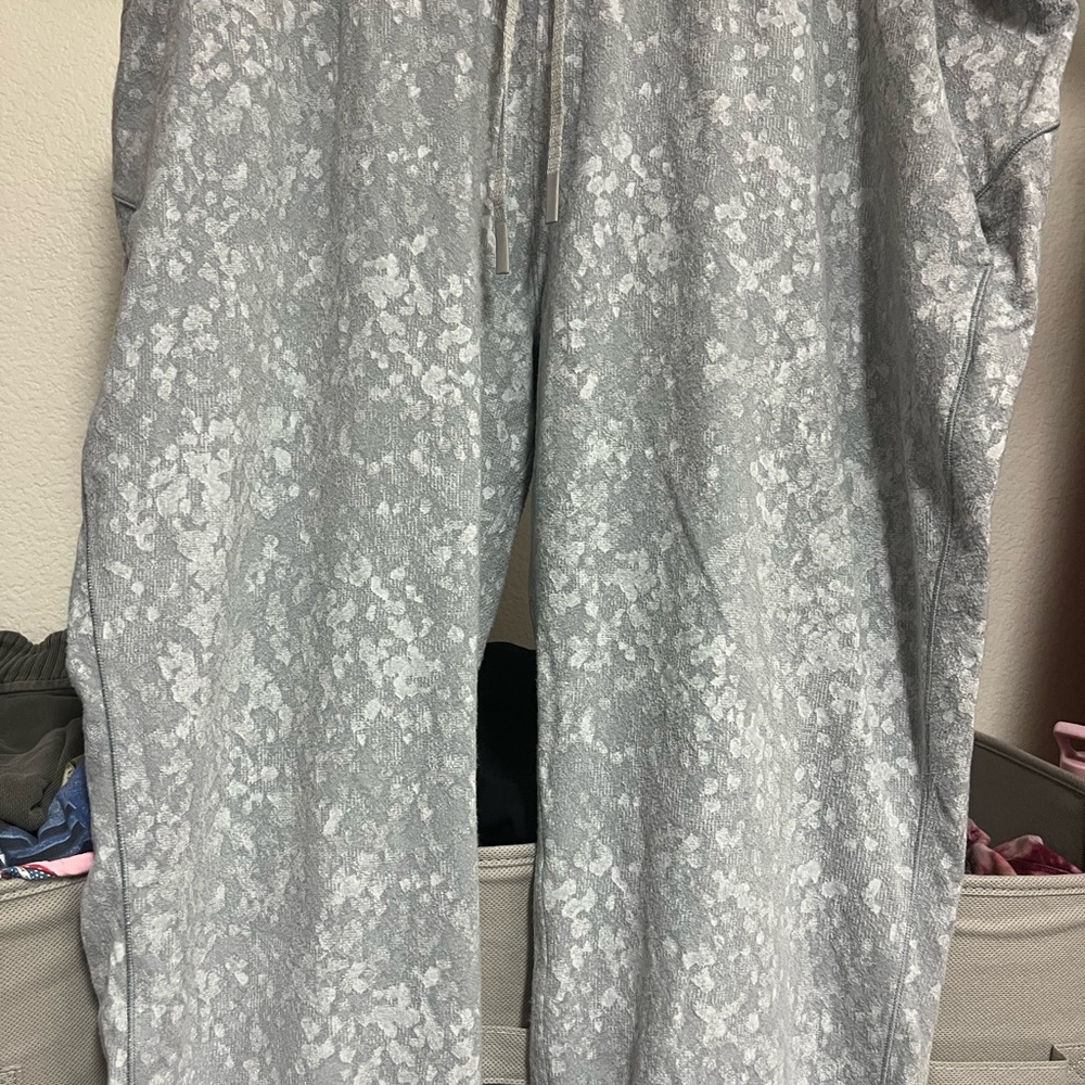 Lululemon Athletica Light Gray Textured Joggers